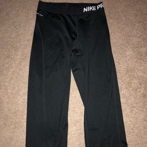 Women’s Cropped NIKE leggings. size- small